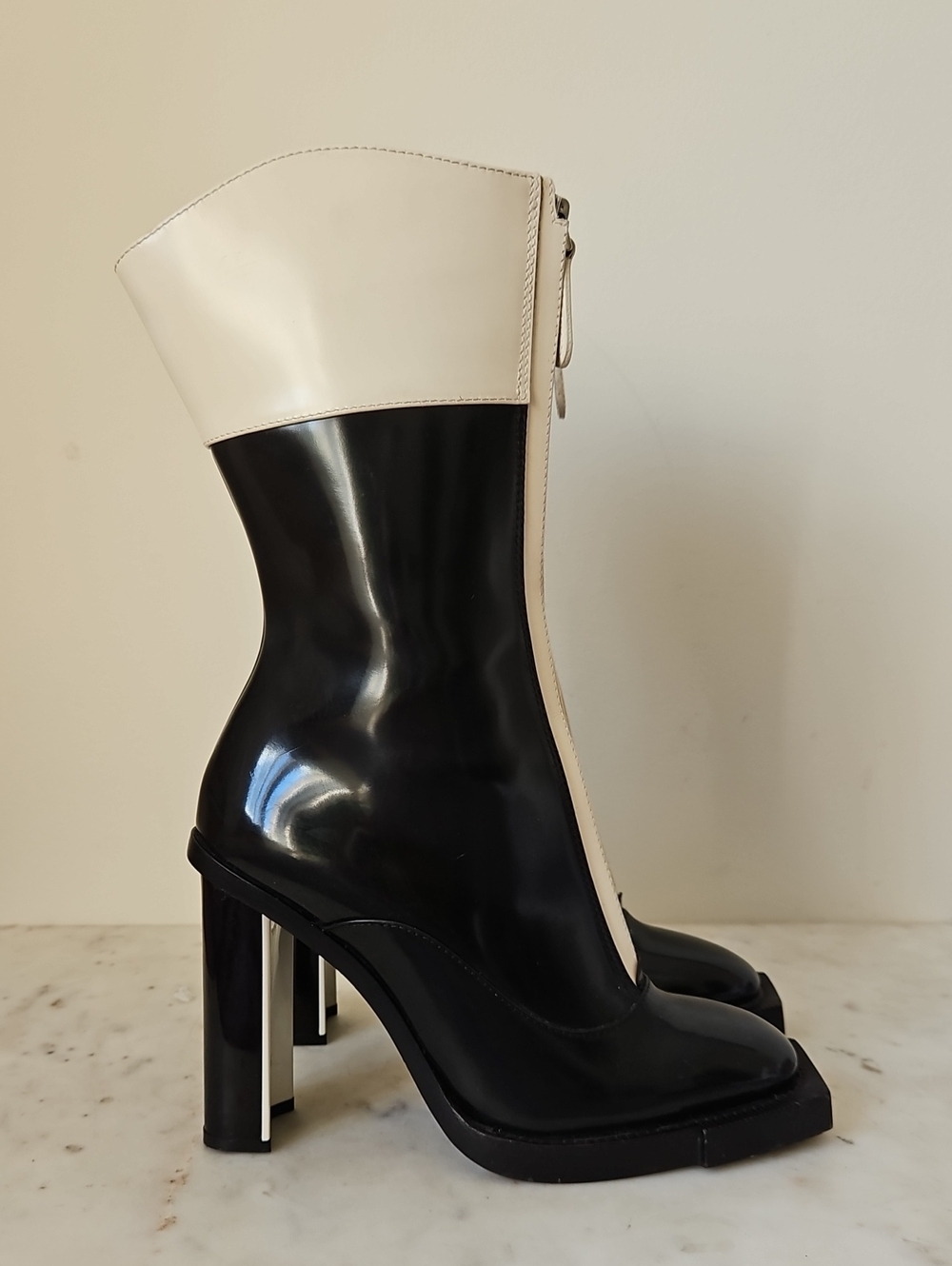ALEXANDER MCQUEEN: Runway Black Patent Leather Block Heel Boots